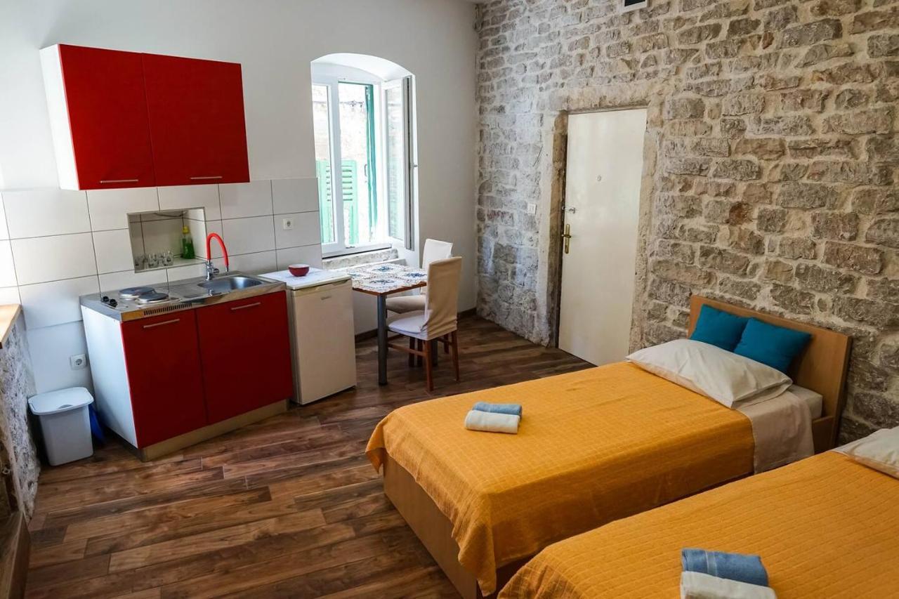 Studio Apartment In The Old City Of Шибеник Экстерьер фото