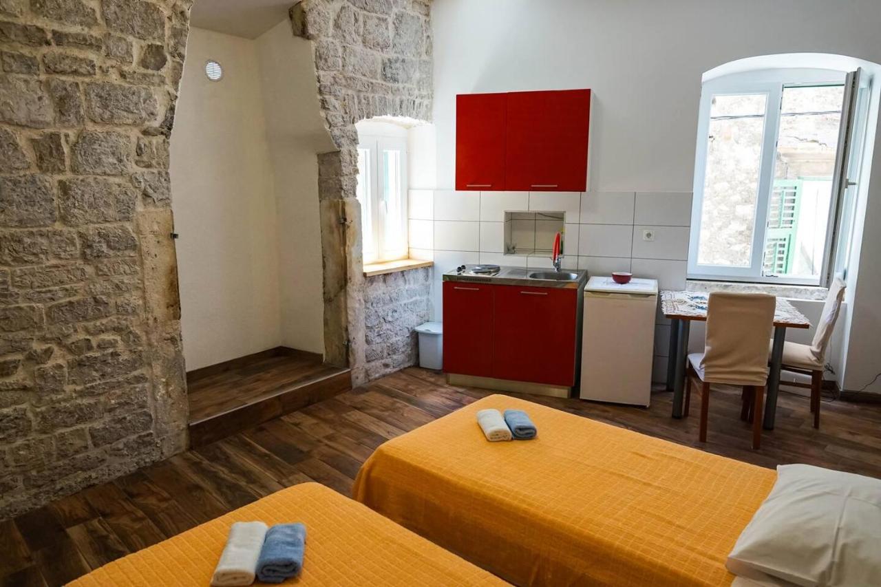 Studio Apartment In The Old City Of Шибеник Экстерьер фото